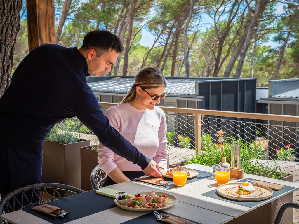 pinadria-camping-resort-terranea-restaurant-breakfast
