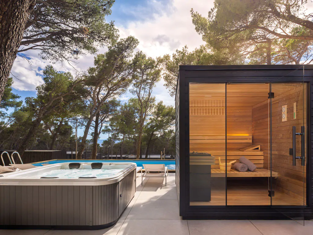 pinadria-camping-resort-wellness-sauna-jacuzzi-pool