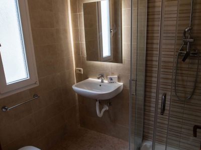 campsite-bella-italia-apartment-primula-interier-bathroom