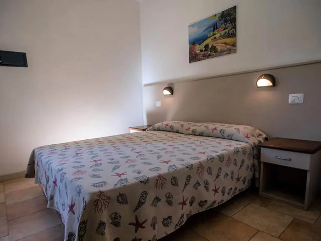 campsite-bella-italia-bungalow-oleandro-interier-bedroom