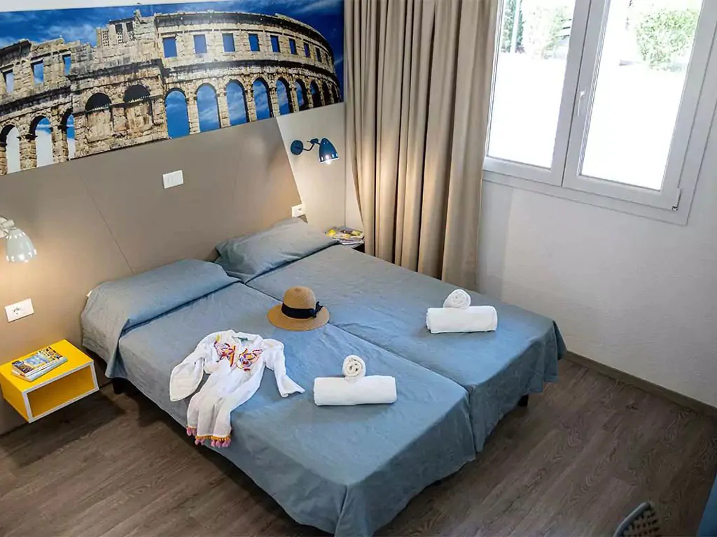 campsite-bivilage-mobile-home-kids-interior-bedroom-double-bed