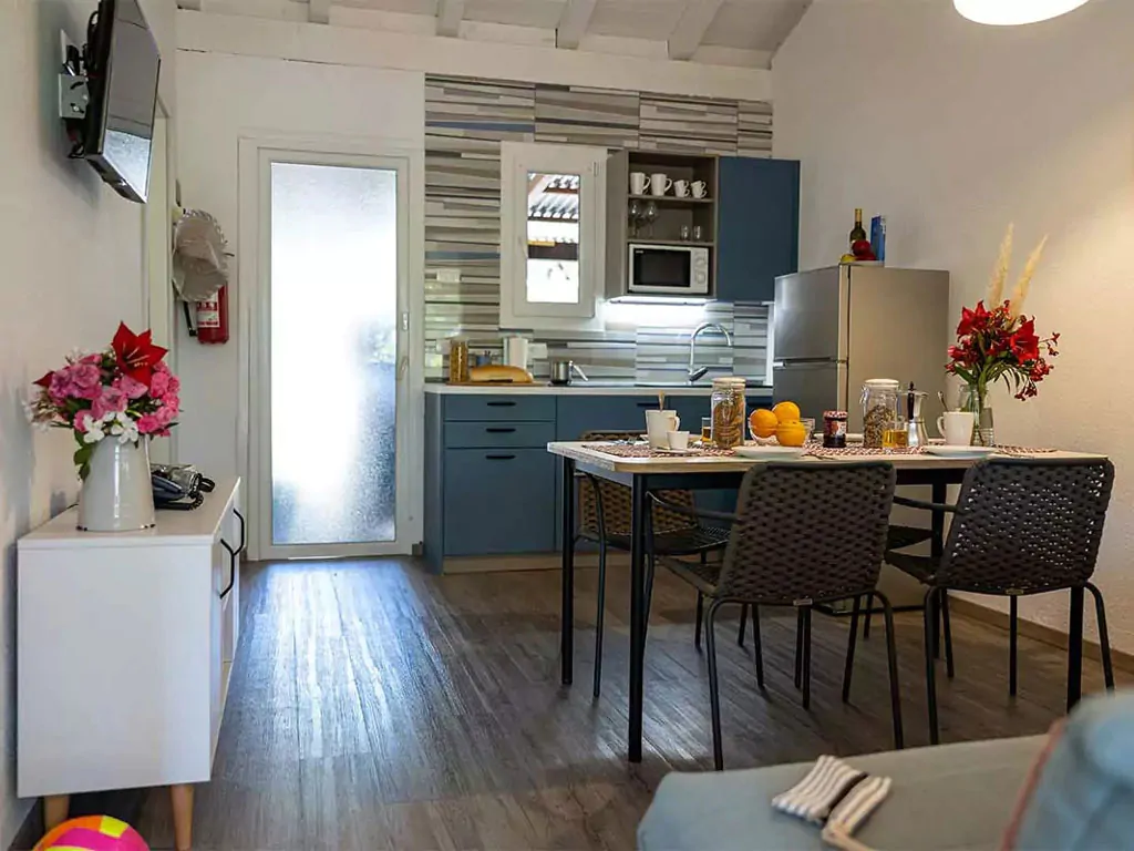campsite-bivilage-mobile-home-kids-interior-kitchen