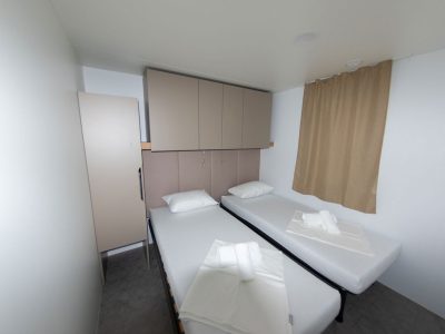 campsite-klenovica-adria-bellevue-zone-premium-interior-bedroom-single-beds