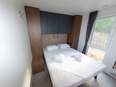 campsite-klenovica-adria-exclusive-zone-premium-interior-bedroom-double-bed