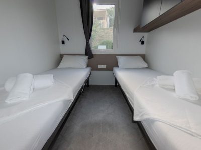 campsite-klenovica-adria-exclusive-zone-premium-interior-bedroom-single-beds