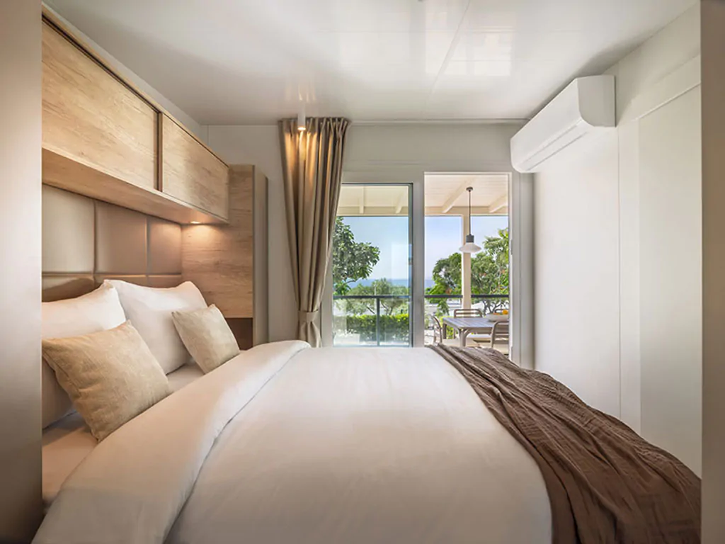 campsite-valamar-camping-krk-mobile-home-krk-superior-home-four-plus-two-seaview-interier-bedroom-double-bed