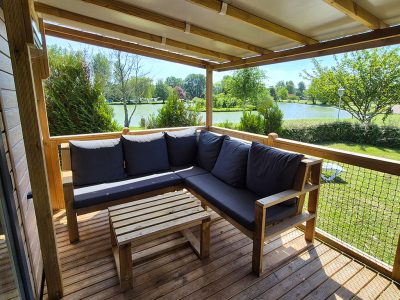 venue-holidays-grand-800-3-ac-cd-lounge-cisano-exteriere-terace