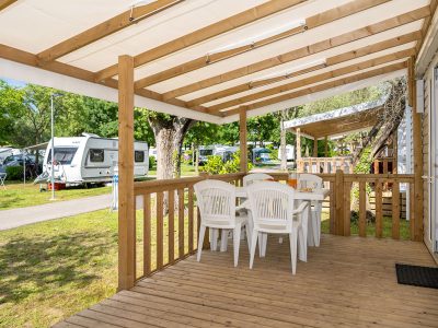 venue-holidays-grand-800-3-ac-cd-lounge-cisano-exteriere-terace-garden