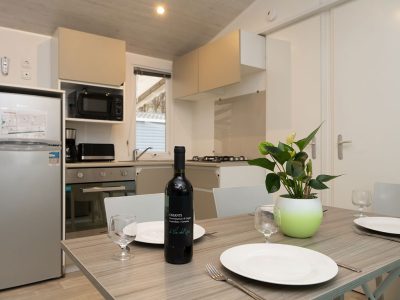 venue-holidays-grand-800-3-ac-cd-lounge-cisano-interiere-dinning-table