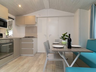 venue-holidays-grand-800-3-ac-cd-lounge-cisano-interiere-livingroom