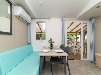 venue-holidays-grand-800-3-ac-cd-lounge-cisano-interiere-livingroom-view