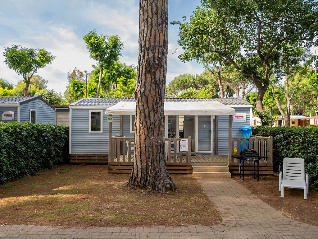 venue-holidays-grand-860-3-ensuite-ac-cd-exteriere-mobile-home-tree