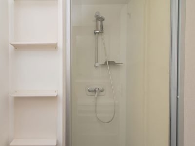 venue-holidays-grand-860-3-ensuite-ac-cd-interiere-bathroom-shawer
