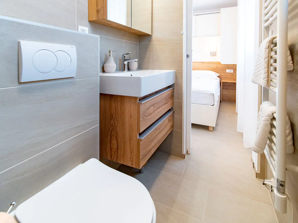 camping-arti-homes-rab-mobile-home-arti-studio-one-interior-bathroom