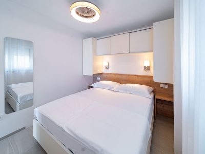 camping-arti-homes-rab-mobile-home-arti-studio-one-interior-bedroom-double-bed