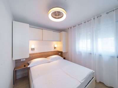 camping-arti-homes-rab-mobile-home-arti-studio-one-interior-bedroom-double-bed-view