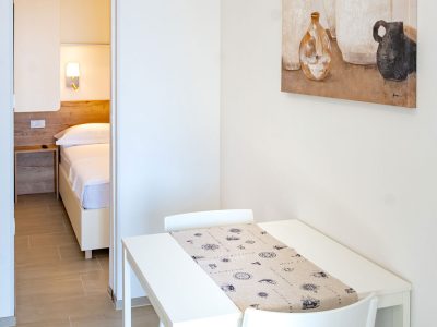 camping-arti-homes-rab-mobile-home-arti-studio-one-interior-hallway