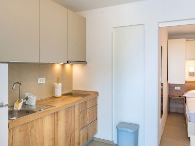 camping-arti-homes-rab-mobile-home-arti-studio-one-interior-kitchen