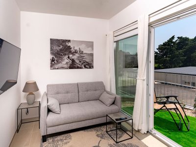 camping-arti-homes-rab-mobile-home-arti-studio-one-interior-sofa