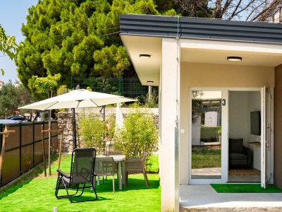 camping-arti-homes-rab-mobile-home-arti-studio-three-exterior-garden