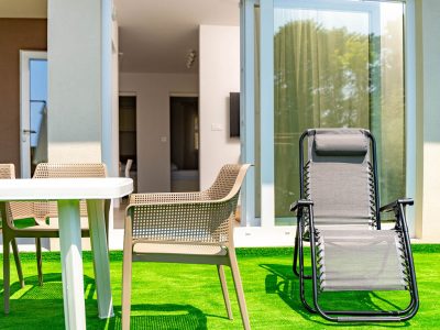 camping-arti-homes-rab-mobile-home-arti-studio-three-exterior-garden-table-set