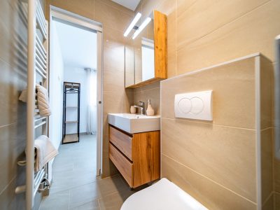 camping-arti-homes-rab-mobile-home-arti-studio-three-interior-bathroom-view