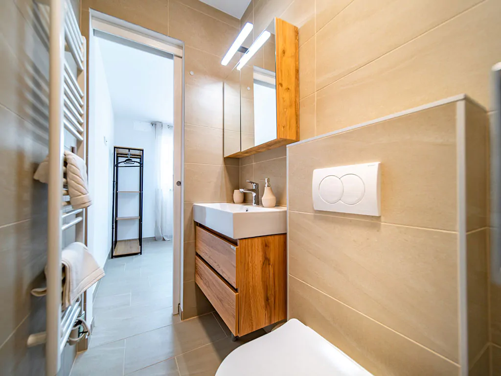 camping-arti-homes-rab-mobile-home-arti-studio-three-interior-bathroom-view