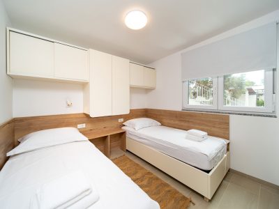 camping-arti-homes-rab-mobile-home-arti-studio-three-interior-bedroom-single-beds-view