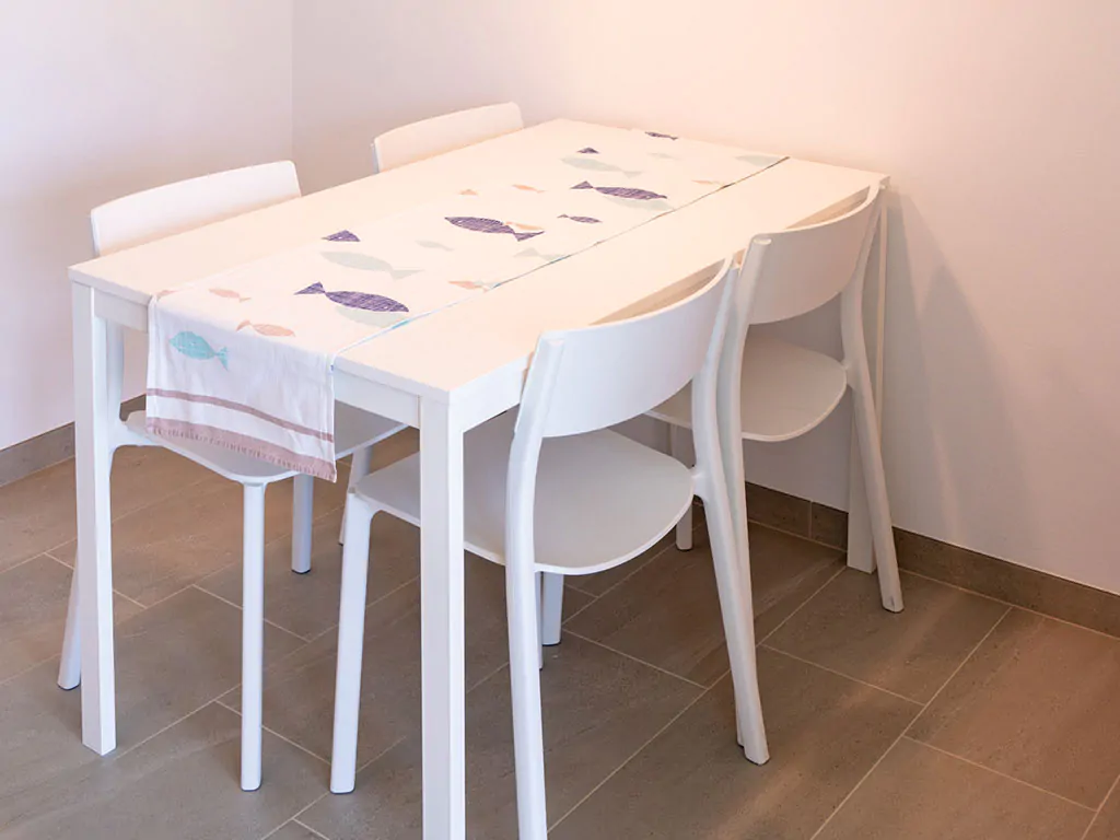 camping-arti-homes-rab-mobile-home-arti-studio-three-interior-dinning-table