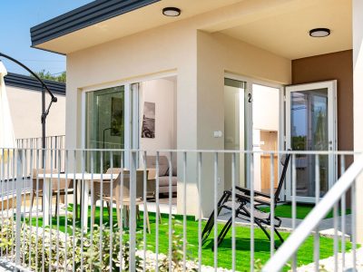 camping-arti-homes-rab-mobile-home-arti-studio-two-exterior-garden