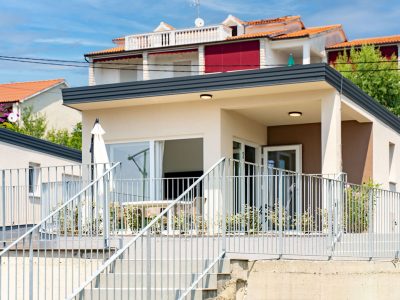 camping-arti-homes-rab-mobile-home-arti-studio-two-exterior-garden-stairs