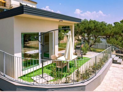 camping-arti-homes-rab-mobile-home-arti-studio-two-exterior-mobile-home-garden
