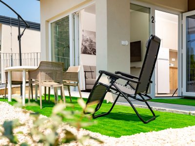 camping-arti-homes-rab-mobile-home-arti-studio-two-exterior-mobile-home-garden-chair