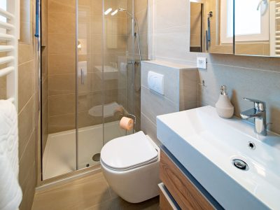 camping-arti-homes-rab-mobile-home-arti-studio-two-interior-bathroom