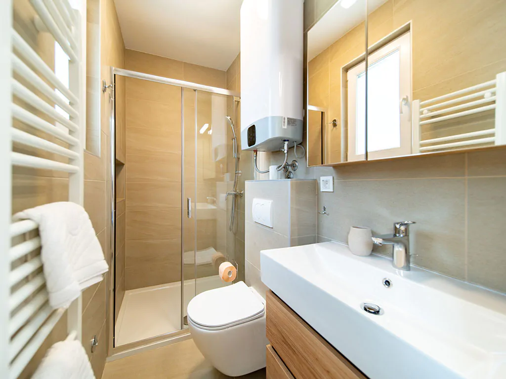 camping-arti-homes-rab-mobile-home-arti-studio-two-interior-bathroom-view
