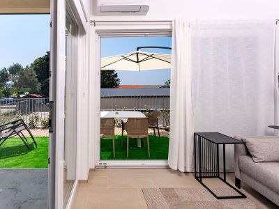 camping-arti-homes-rab-mobile-home-arti-studio-two-interior-livingroom-garden-view