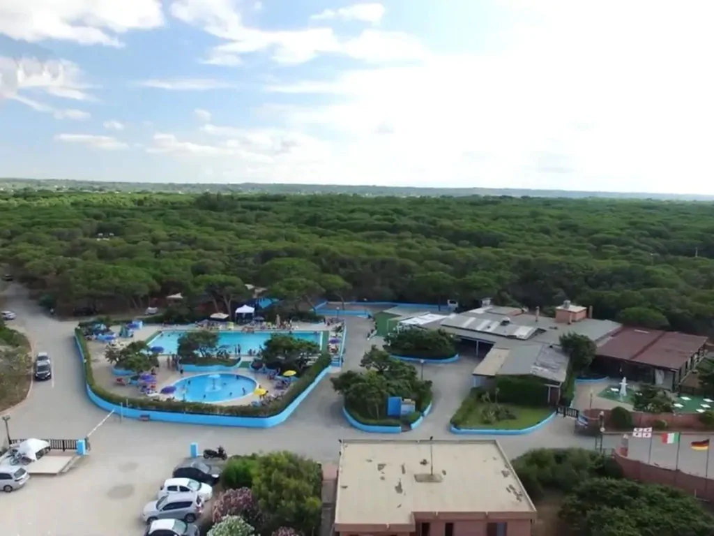 camping-bella-italia-sardinia-exterior-campsite