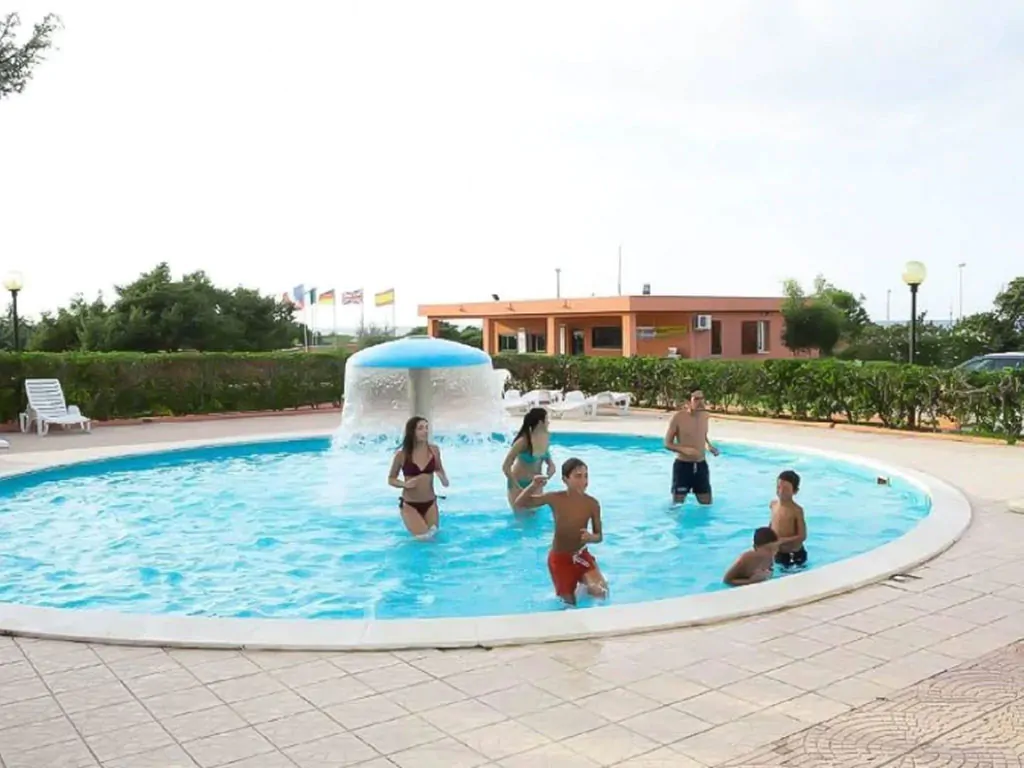 camping-bella-italia-sardinia-exterior-pool-people