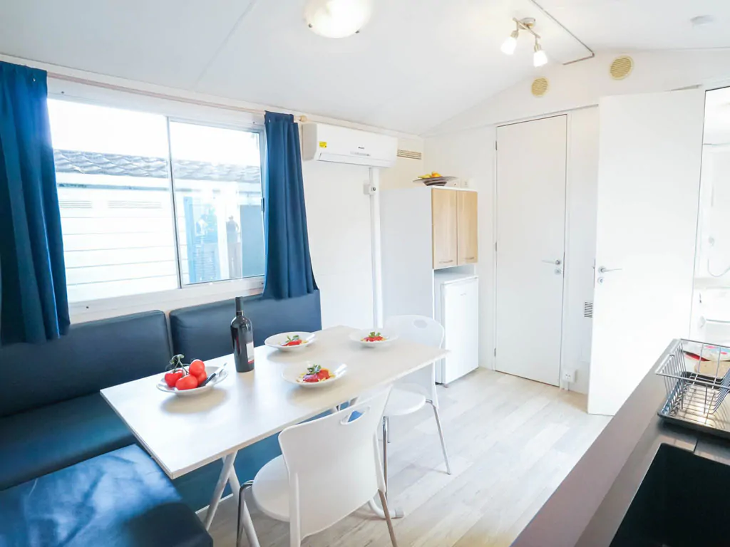 camping-bella-italia-sardinia-happy-easy-interior-living-area
