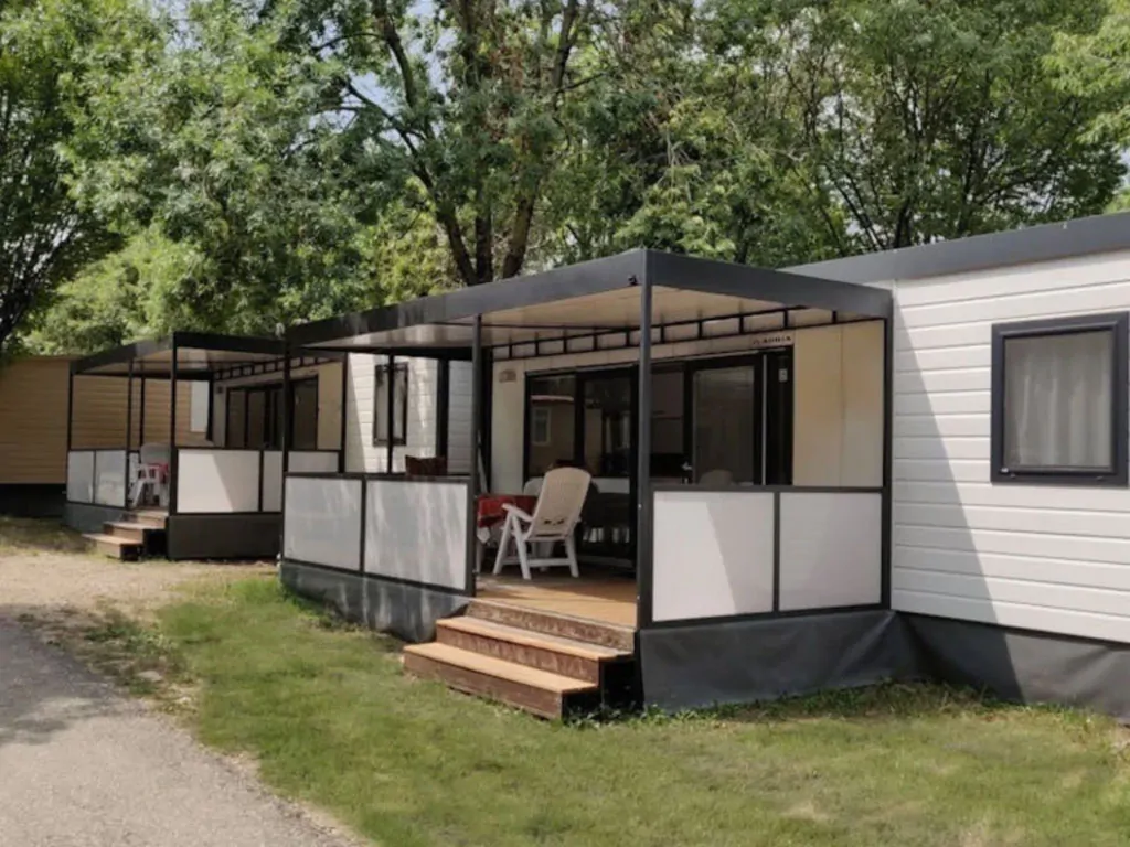 camping-bella-italia-sardinia-mobile-home-mare-family-exterior-mobile-home-view