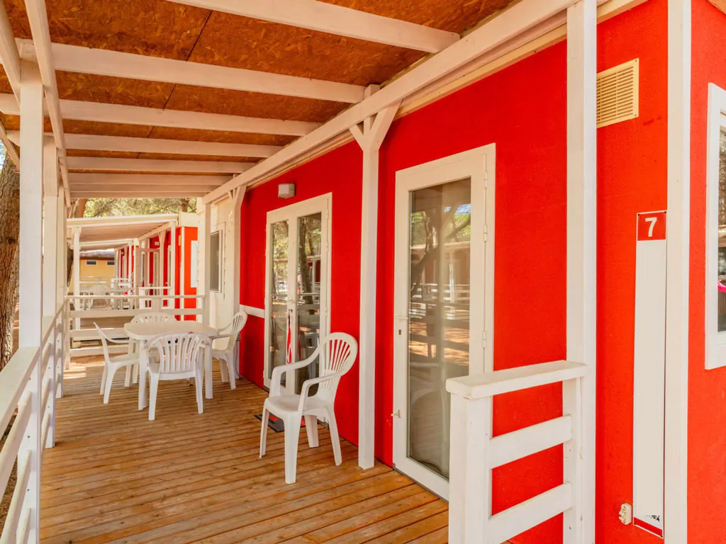 camping-bella-italia-sardinia-mobile-home-premium-exterior-terrace