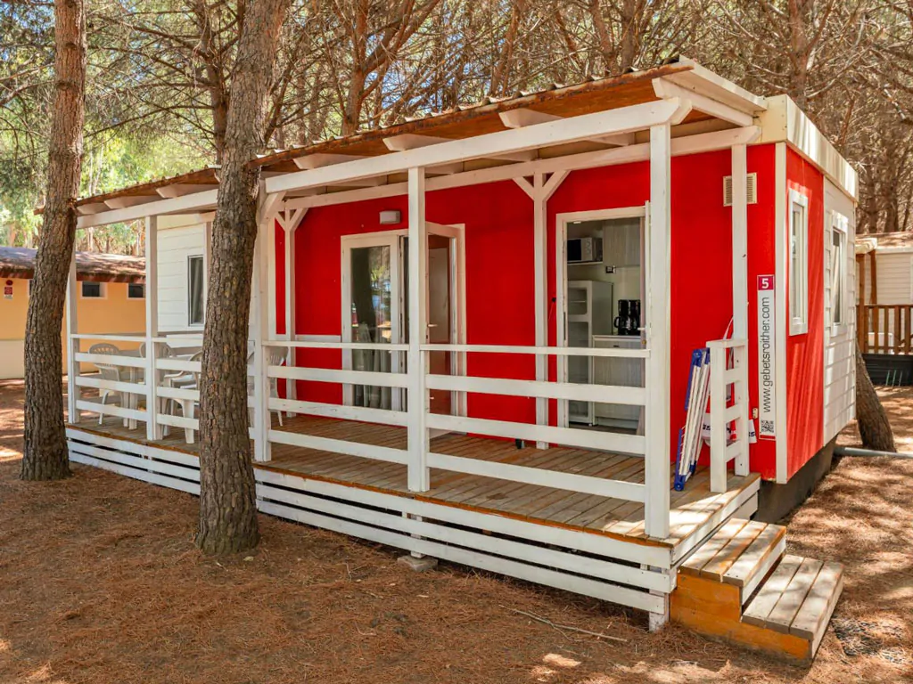 camping-bella-italia-sardinia-mobile-home-premium-exterior-view