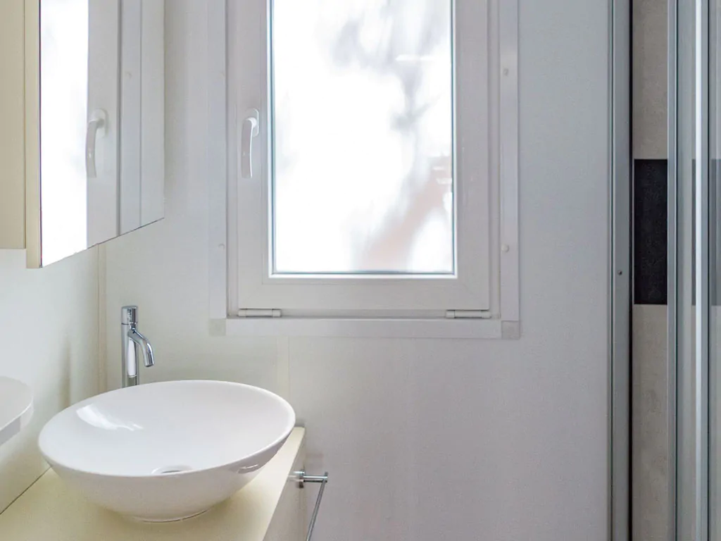 camping-bella-italia-sardinia-mobile-home-premium-interior-bathroom-sink