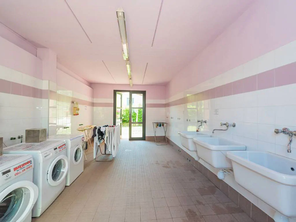 camping-village-il-poggetto-interior-laundary-room