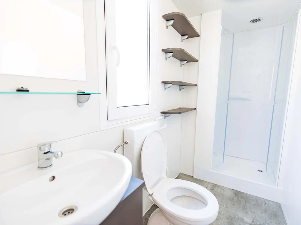 campsite-arena-grand-kazela-mobile-home-premium-a-plus-interior-bathroom