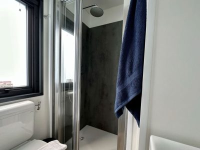 campsite-park-umag-mobile-home-estivo-premium-deluxe-interior-bathroom-shower