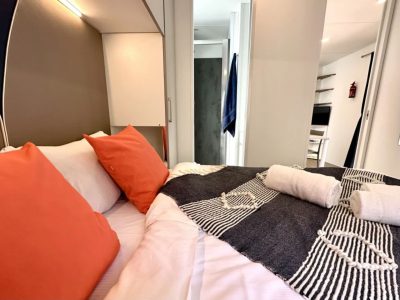 campsite-park-umag-mobile-home-estivo-premium-deluxe-interior-bedroom-double-bed