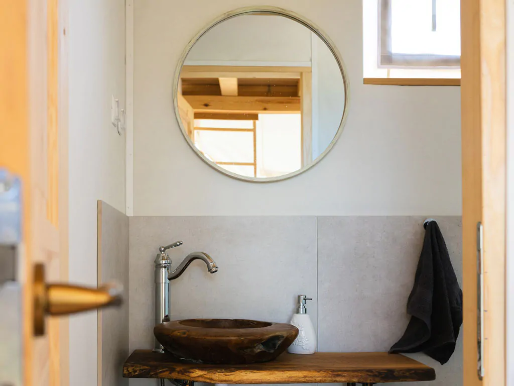 kolpa-resort-glaming-amber-premium-interior-bathroom-sink