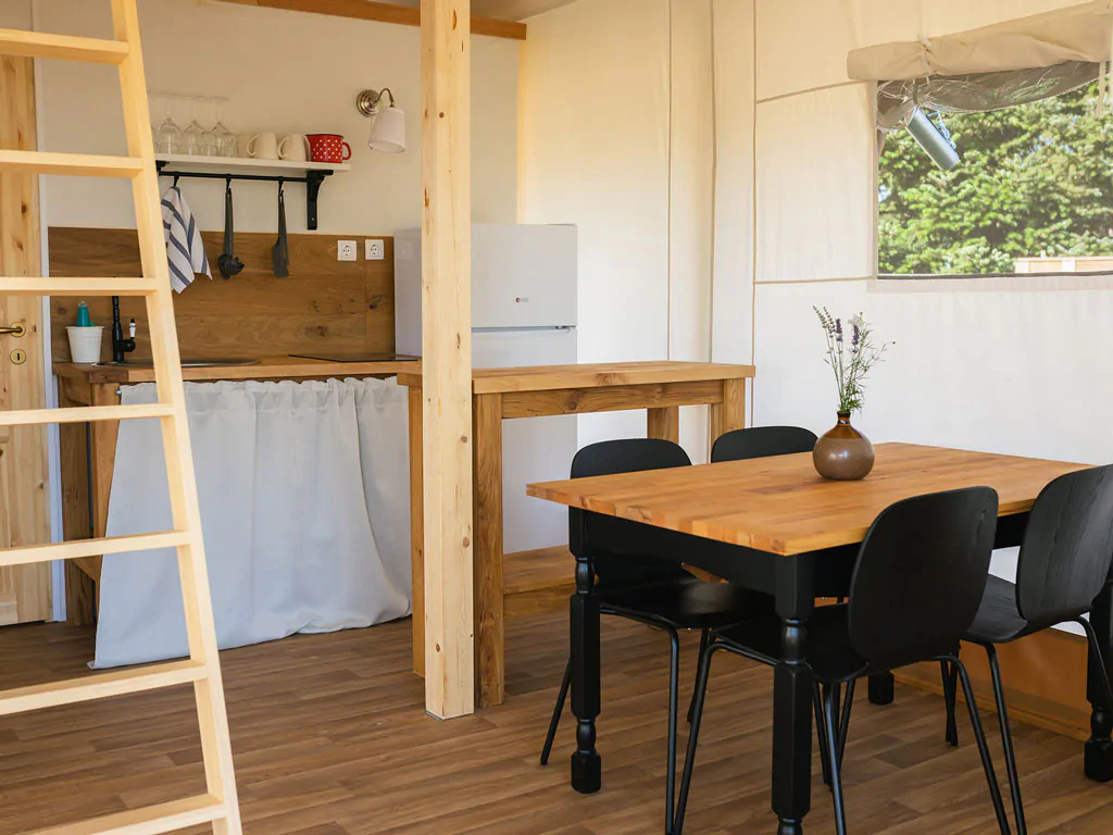 kolpa-resort-glaming-amber-premium-interior-kitchen-view
