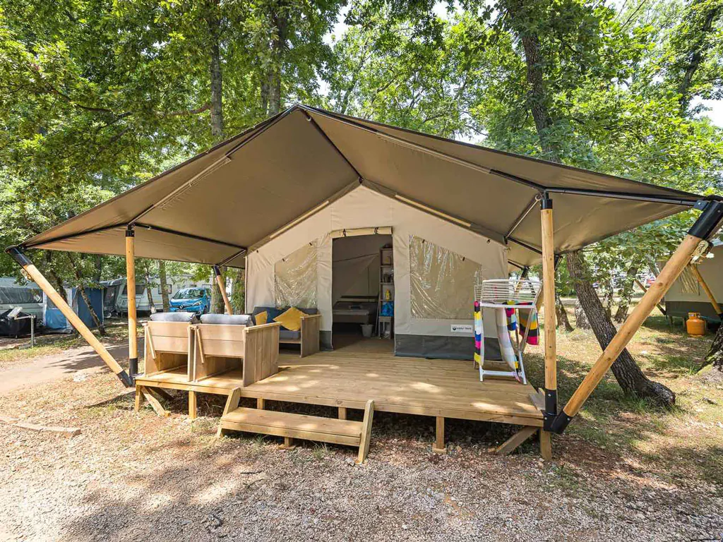 camping-aminess-maravea-safaritent-comfort-airco-exterior-frontview